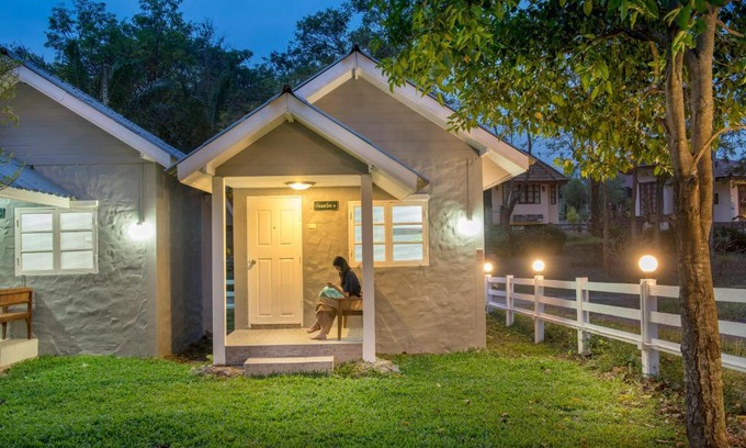 Mittaphap Resort | Ivy Cottage by Qiu