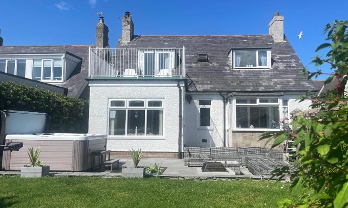 North Sunderland House | Ivy Cottage Seahouses Seaside Hot Tub Retreat