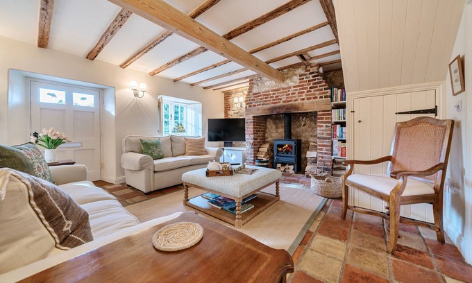 Thornham Cottage | Ivy Cottage - sleeps 6 guests in 3 bedrooms