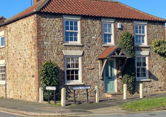 Skipsea House | Ivy House, three bed cottage, parking garden