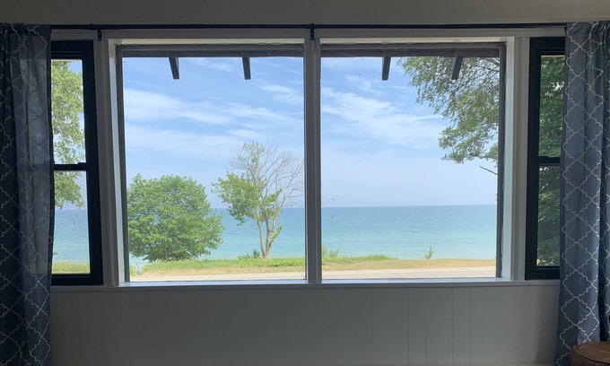 Caseville House | J & A’s Beachfront Bungalow-LAKE and BEACH front
