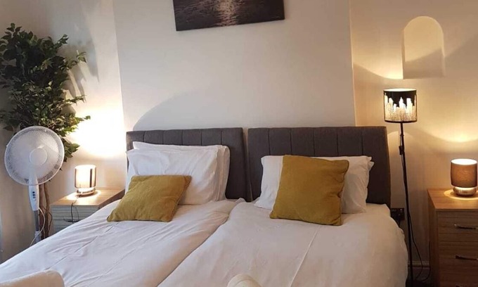 Smethwick House | J KYNS, 6 ensuite bedroom apartment