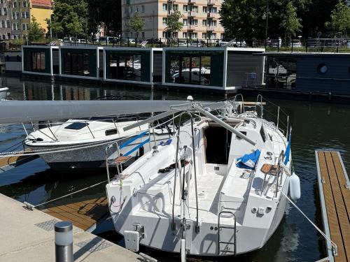 Gdansk City Center Boat Rental | Jacht AMBER
