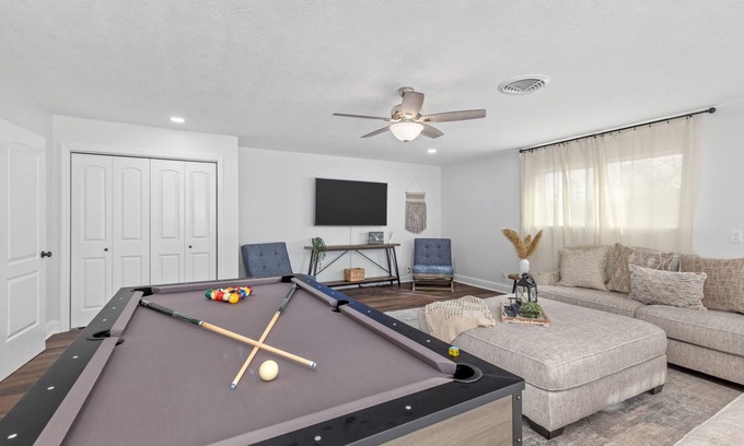 Lake Charles House | Jackpot Getaway: Paradise by the Lake & Casinos