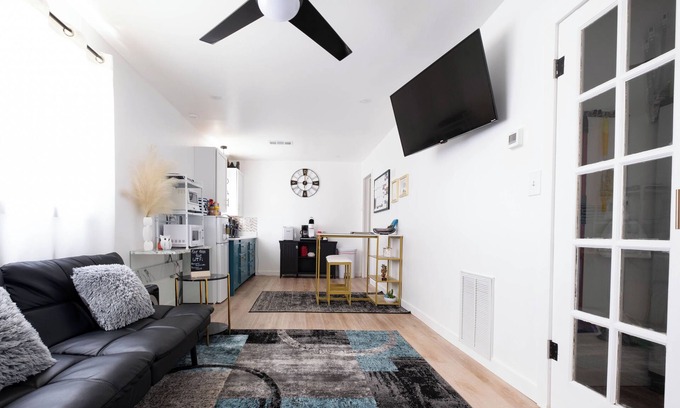 Amarillo House | Jackson St Duo. Near I-40, DT, & Rt 66 Historic Dist. Perfect for larger groups