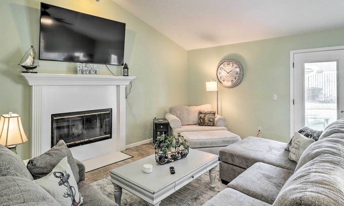 Southside House | Jacksonville Home w/ Pool, 11 Mi to Downtown!