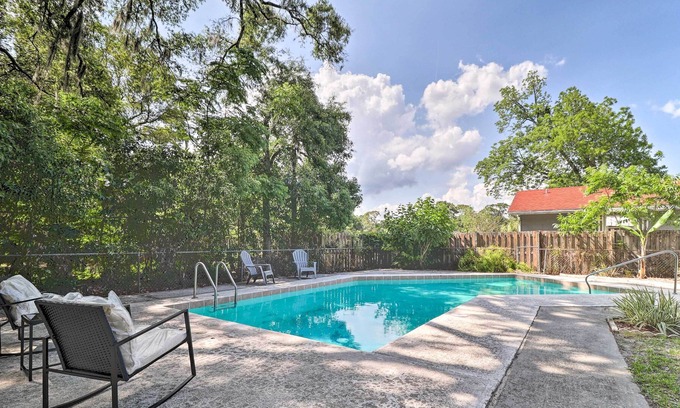 Lake Forest House | Jacksonville Retreat w/ Pool & Yard - 3 Mi to Zoo!