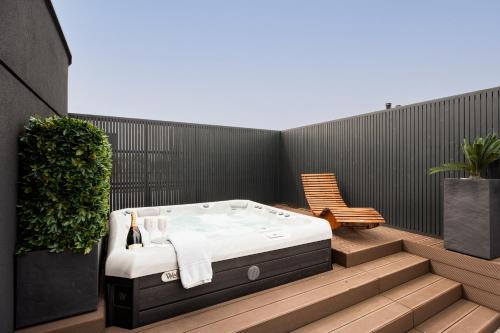 Targowek Apartment | Jacuzzi Hideout - Warsaw private terrace - Free Parking