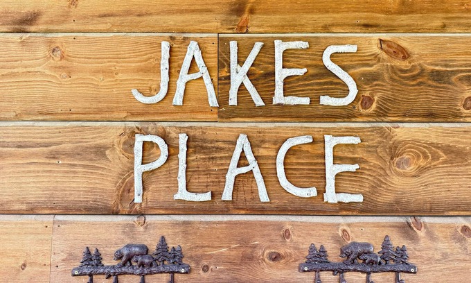 Island Park Cabin | Jake's Place* Private HotTub, 5Br, Sleeps 10, Free Wifi, Satellite TV