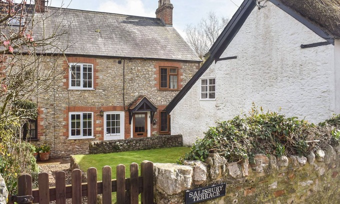 Kilmington Cottage | JASMINE COTTAGE, pet friendly, with open fire in Kilmington, Devon