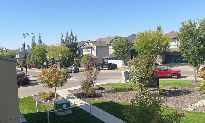 Southwest Edmonton House | Java houseCharming 2-bedroom townhome with AC, fitnes room in awesome Edmonton