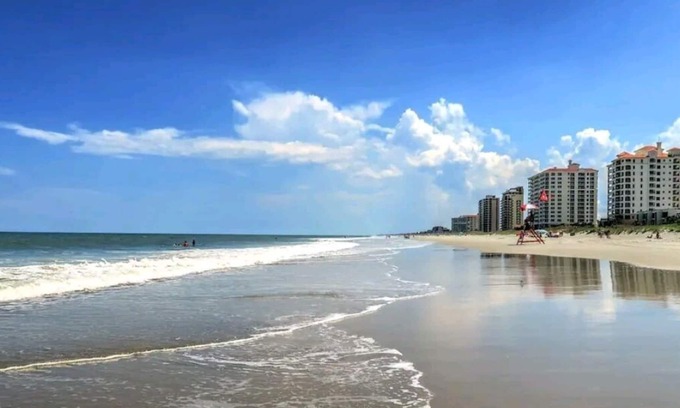 Baymeadows House | Jax's Perfect Getaway - Unwind & Relax 3 bd 2 bt