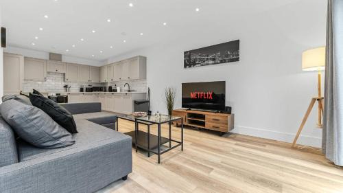 Addiscombe Apartment | JD Apartments - Urban Retreat with Patio