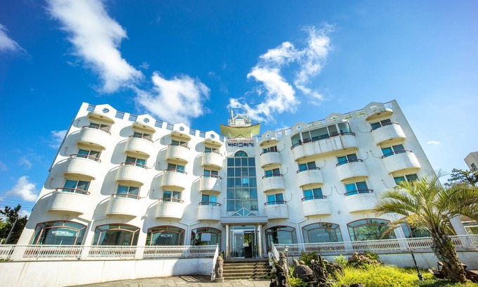 Hallim Apartment | Jeju Badagurigi