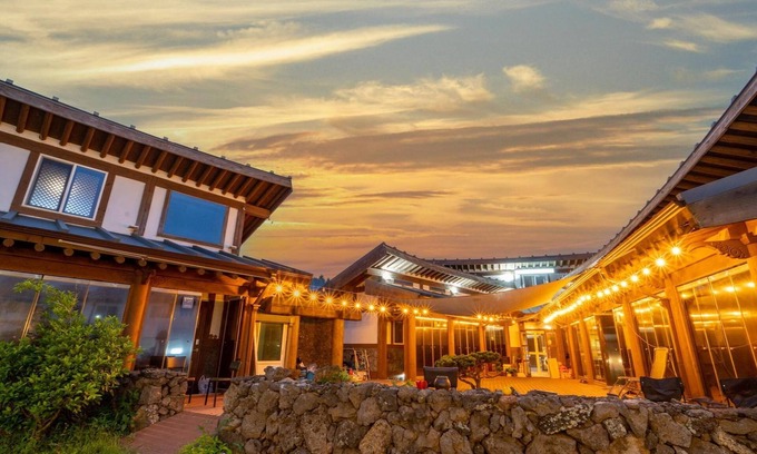 Pyeongdae-ri House | Jeju Bijasupgil15 Pension