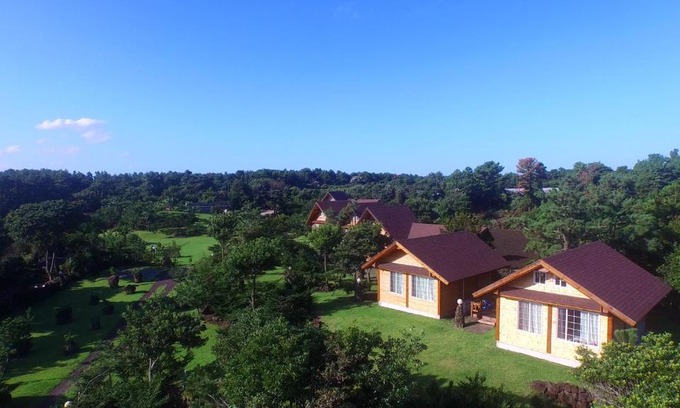 Seongsan House | Jeju Bille Log Pension