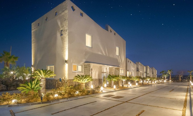 Jongdal-ri House | Jeju Boutia Private Pension