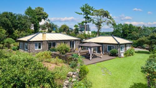 Namwon House | Jeju doldamhankil pension