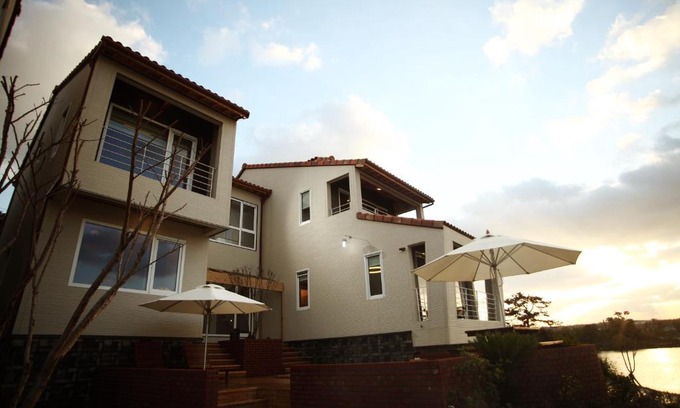 Aewol House | Jeju Lake Pension