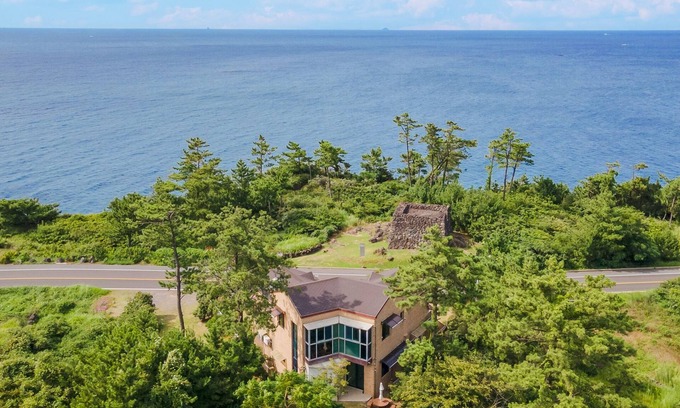 Aewol House | Jeju Oceancliffcottage