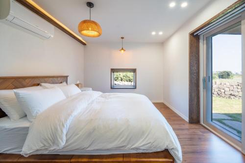 Andeok House | Jeju Sagaeoreum Dockchae