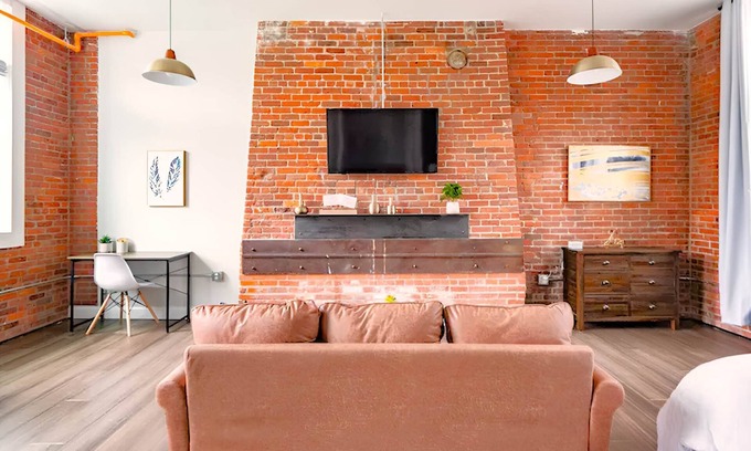 College Hill Apartment | Jennifer’s Stylish Downtown Brick Foundry Escape