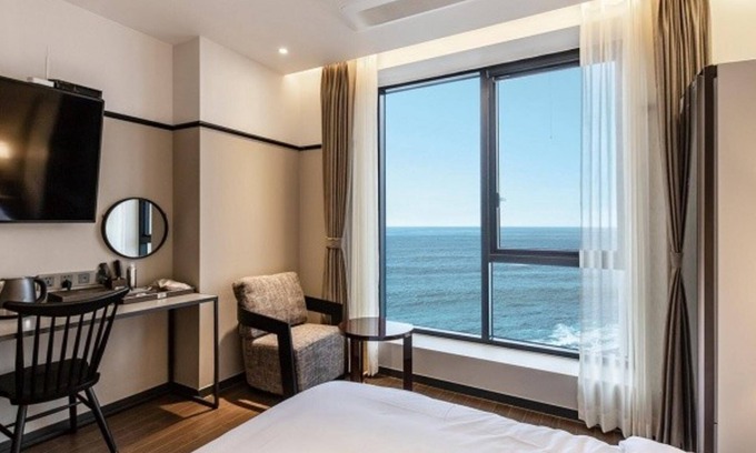 Buk-gu Hotel | Jeongja Beach Brown Dot