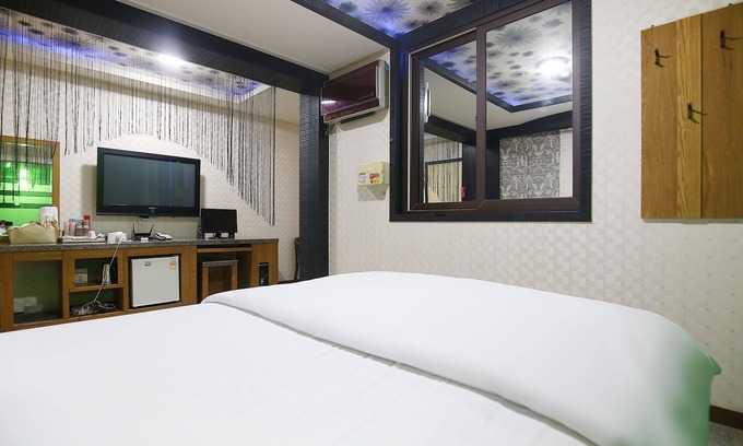 Jeungpyeong Hotel | Jeungpyeong Young Park