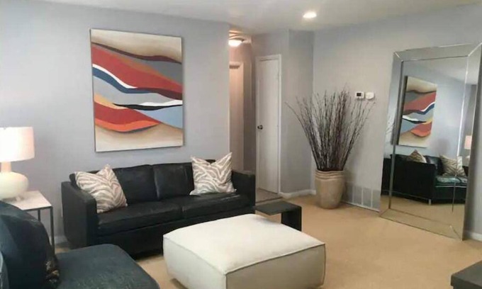 Near East Columbus House | Jewel in WoodPark 1632