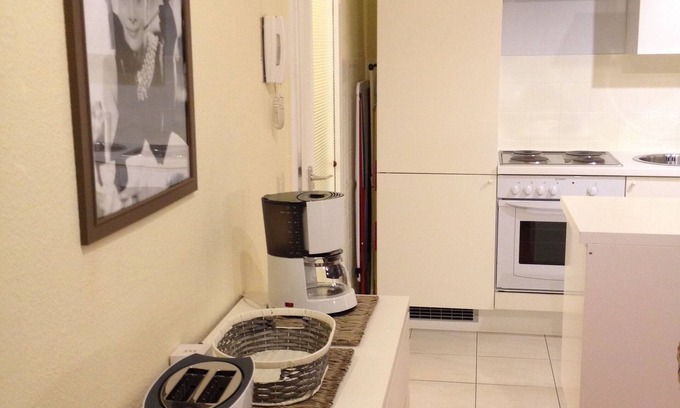 Am Homburg Apartment | Jewel with private parking space in a perfect location - city, university, bus, train station