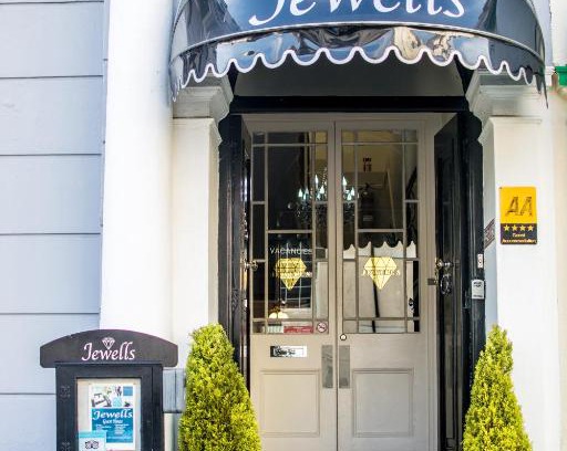 Plymouth Bed & Breakfast | Jewells Guest Accommodation