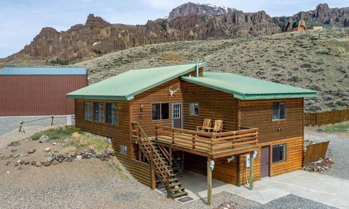 Cody House | Jim Mountain Retreat Wapiti WY