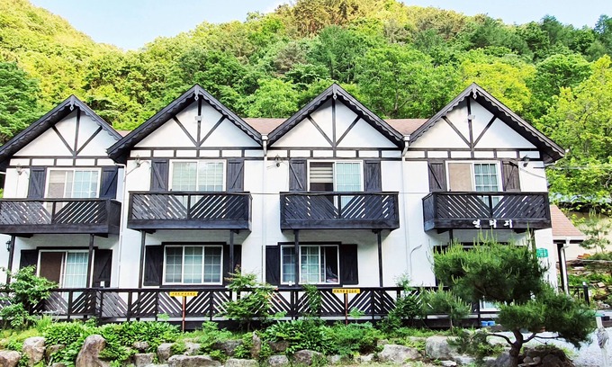 Hamyang Cabin | Jirisan Yeonriji Pension