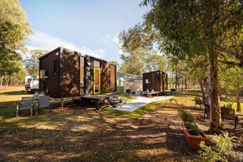 South Kolan House | JJJ's Ranch Farm 1 by Tiny Away