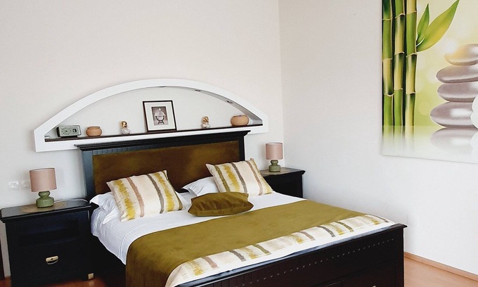 Sector 5 Apartment | Johanna House -Zen apartment. Relaxing and enjoying garden view