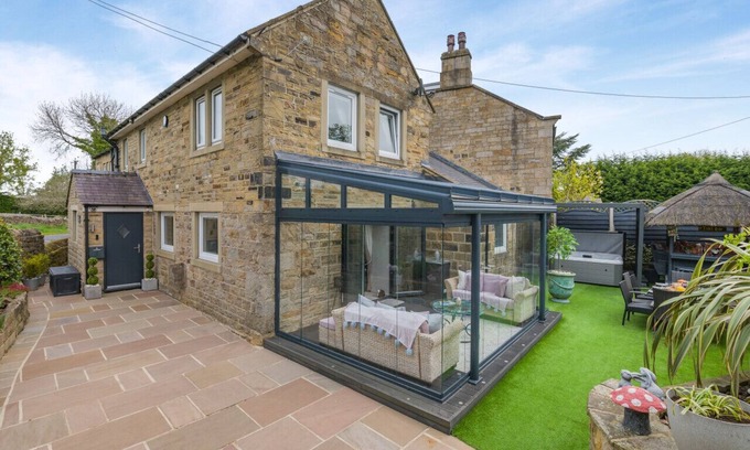 Ripley House | John's Cottage - Four Bedroom House, Sleeps 8