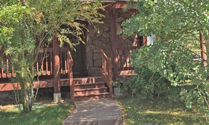 Afton House | Johnson's Country Cabin - One price rents the entire home!