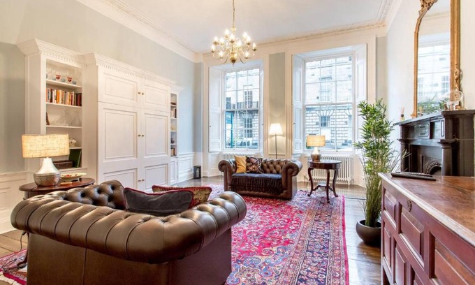 New Town Apartment | JOIVY Converted Flat in Historic Building in New Town