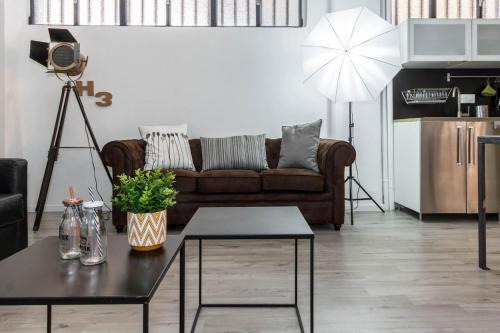 Navigli Apartment | JOIVY Exclusive Apt for 4 in Navigli near parks