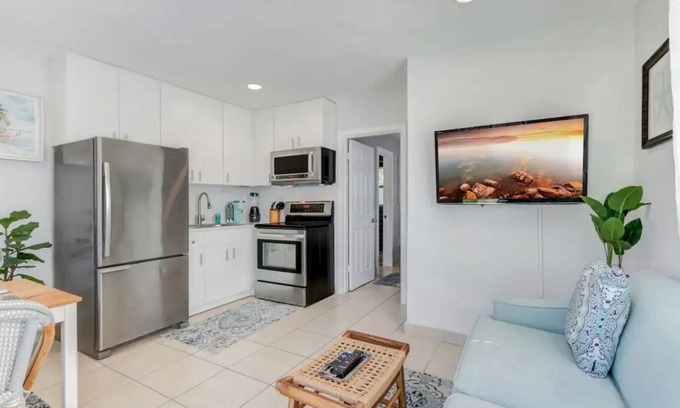 Deerfield Beach House | Jolie near the beach! Family Friendly!