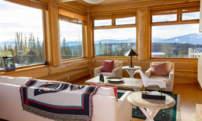 Smithers Cabin | JollyMore | Pink Sky Lodge