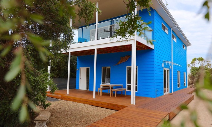 Waterhouse House | Jonus Big Blue - Retreat to Long Beach