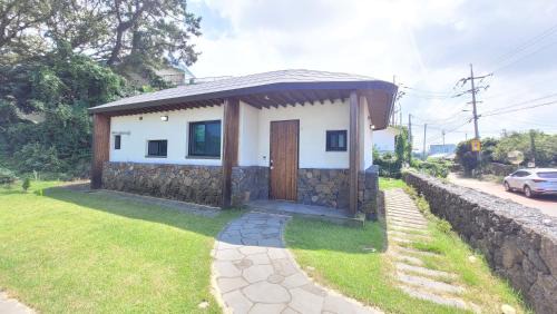 Pyeongdae-ri Villa | Joohane Jejudo House