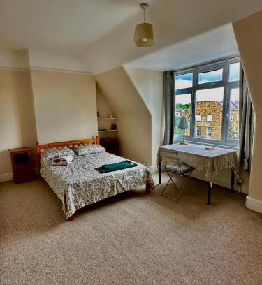 Mortlake House | Joseph's Friends - Cozy and bright rooms In Richmond