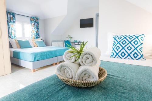 Paralia Ofryniou House | Joya Ofrynio Stylish Suites