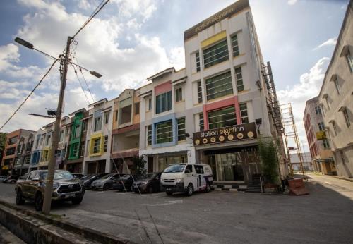 Taman Pengkalan Jaya Hotel | JQ Station Eight Inn