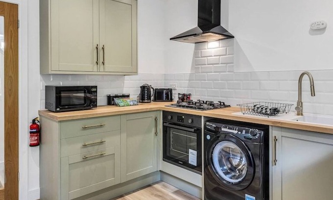 Dudley House | JRR Stays - West Midlands - Dudley