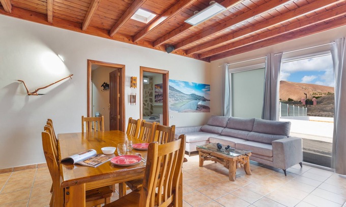 Uga Villa | 'Juan Martin' with Mountain View, Wi-Fi and Air Conditioning