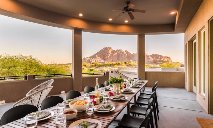Paradise Valley Villa | Julep by AvantStay | Stylish 9 BR Estate w/Mid-Century Modern Decor
