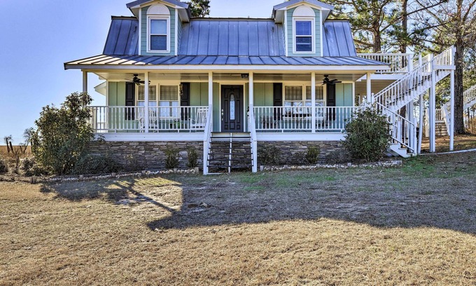 Howard House | Junction City Home: Large Yard & Deck!